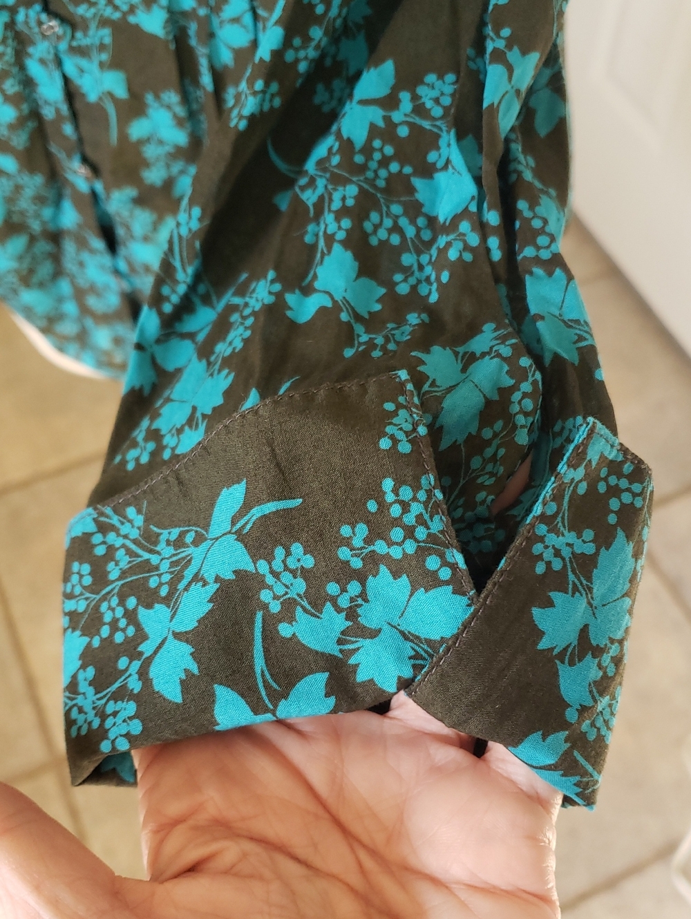 Eddie Bauer Teal Charcoal Floral Pintuck Button‑Down Shirt | Size Medium - Picture 12 of 16